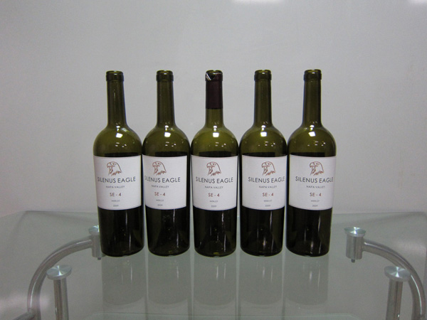 玻璃酒瓶貼標(biāo)樣品